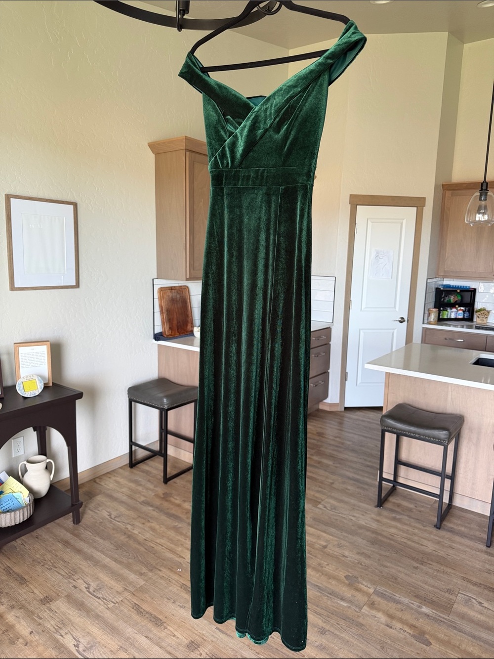 Elegant Velvet Off-Shoulder Evening Gown in Deep Green with Slit